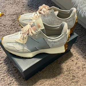 New Balance 10 Women Gray and Pink Sneakers